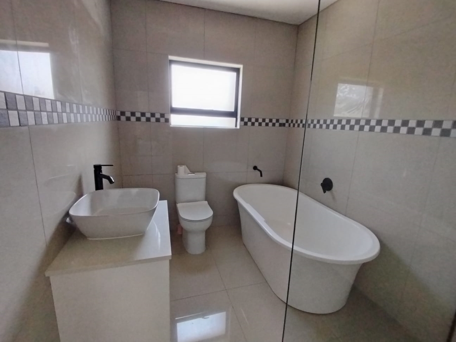 5 Bedroom Property for Sale in Melodie North West